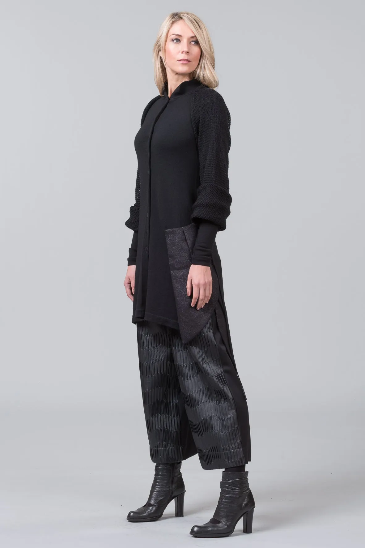 Poetic Corrugations - black - sample