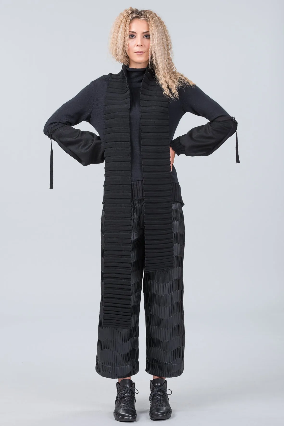 Poetic Corrugations - black - sample