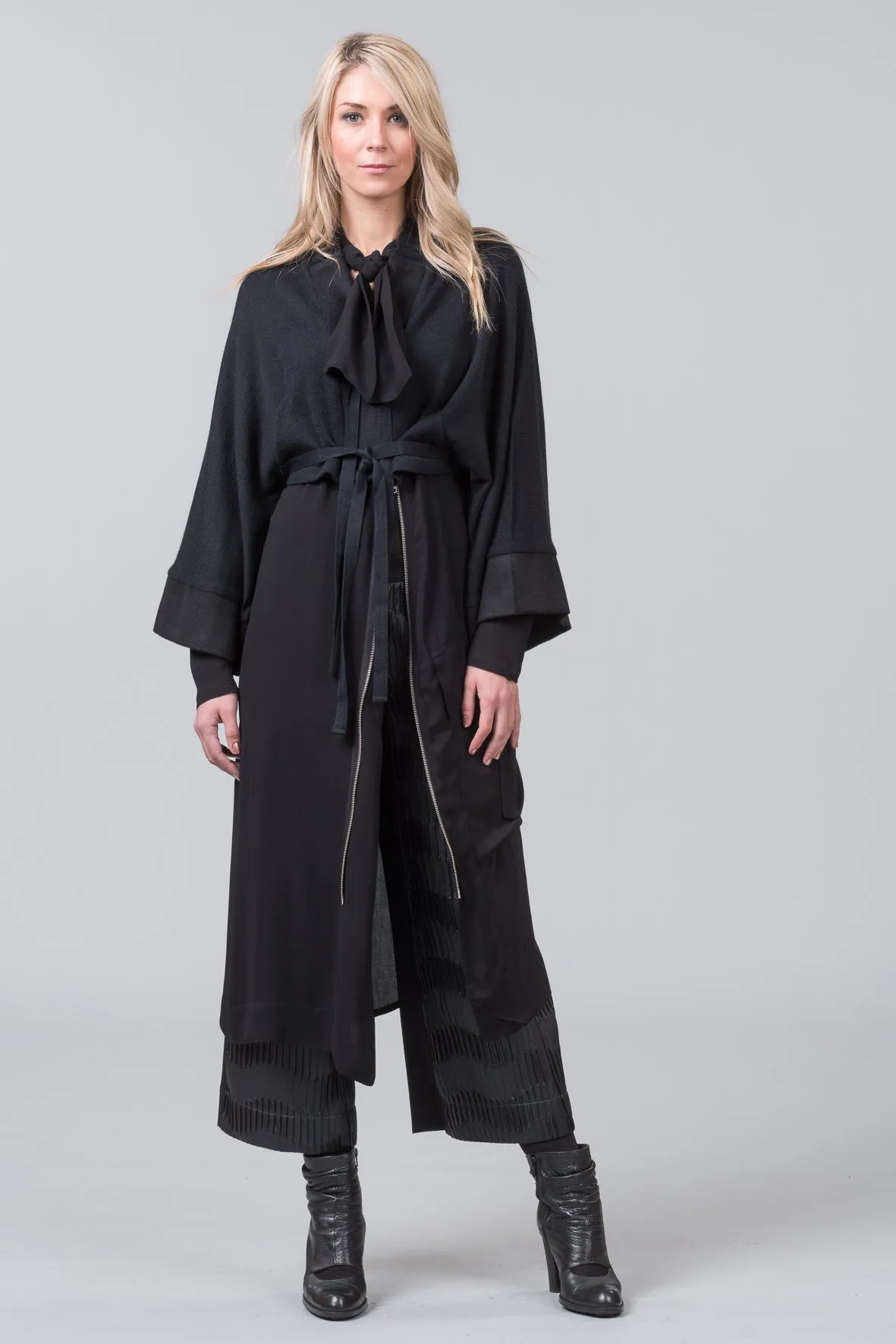 Poetic Corrugations - black - sample