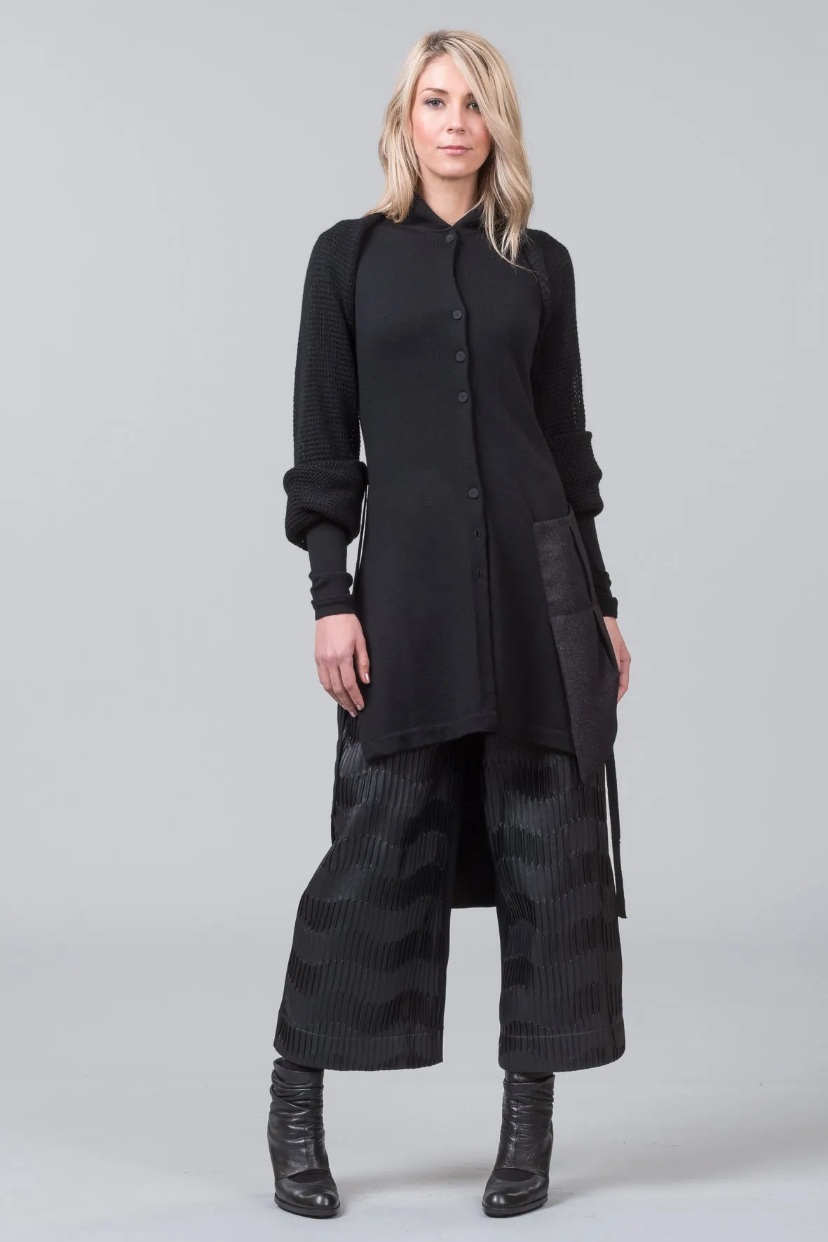 Poetic Corrugations - black - sample