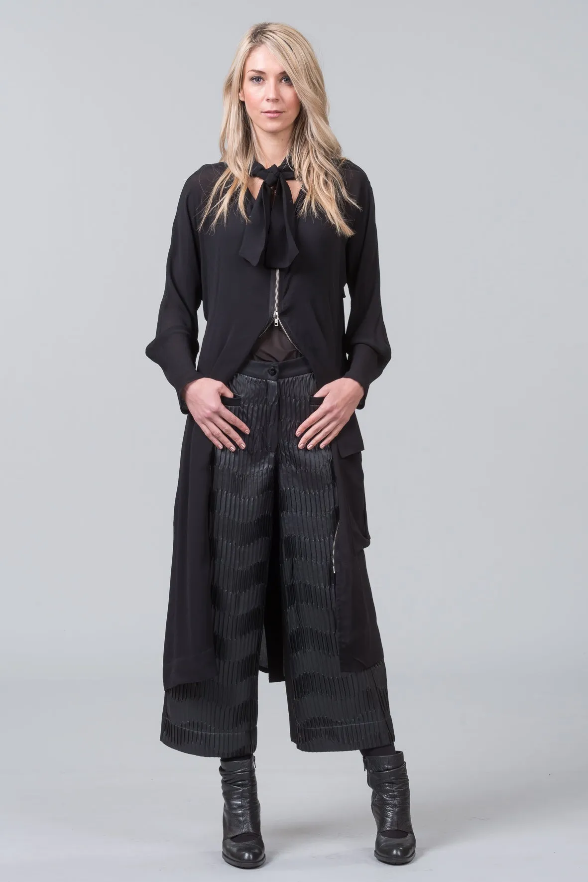 Poetic Corrugations - black - sample
