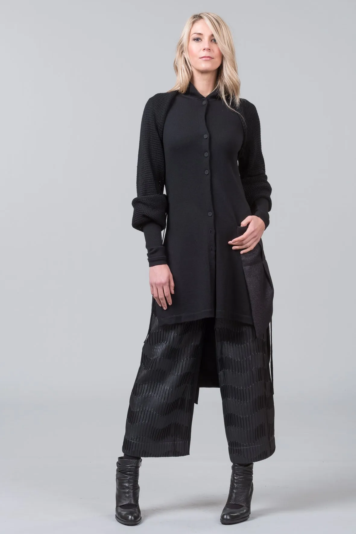 Poetic Corrugations - black - sample