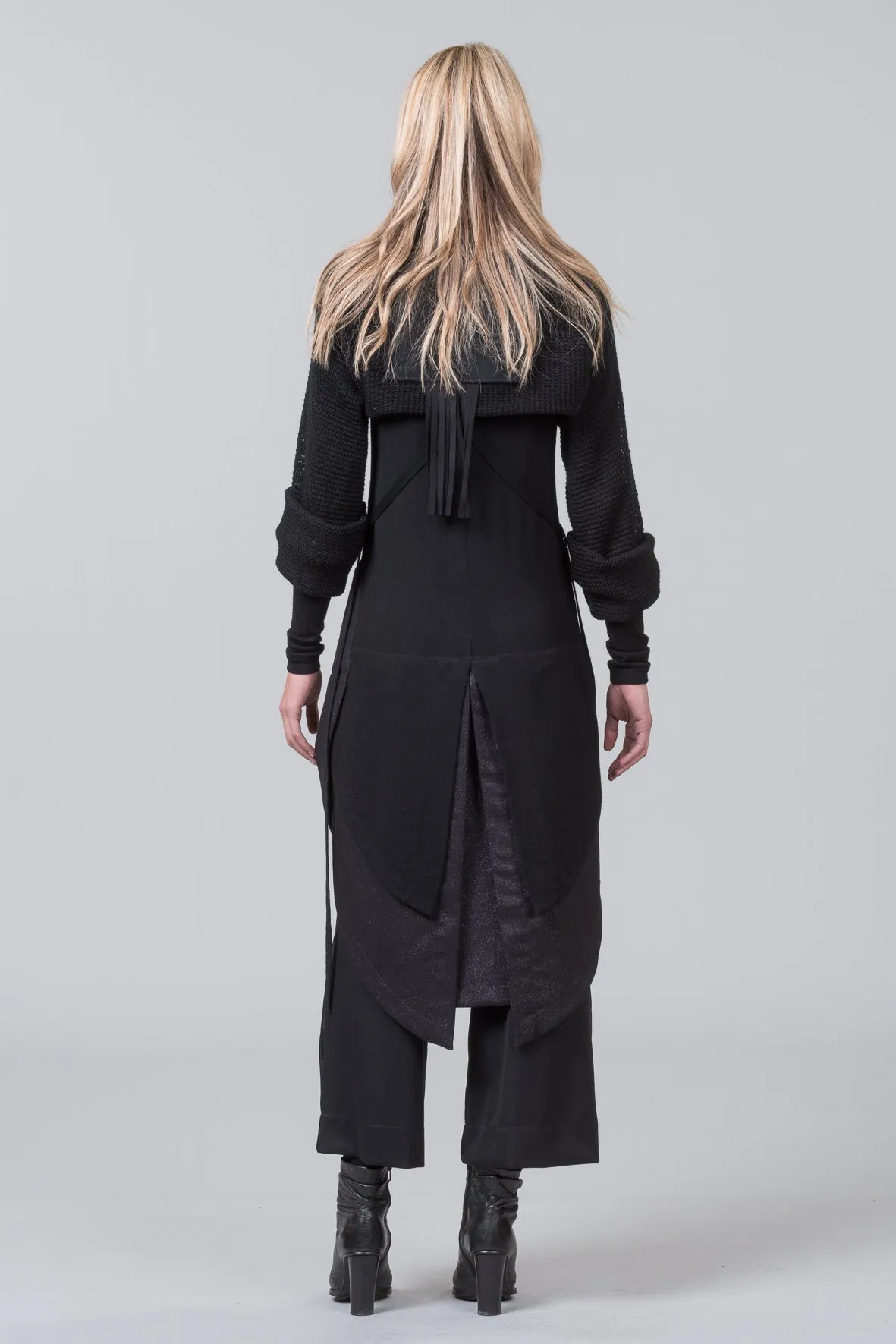 Poetic Corrugations - black - sample