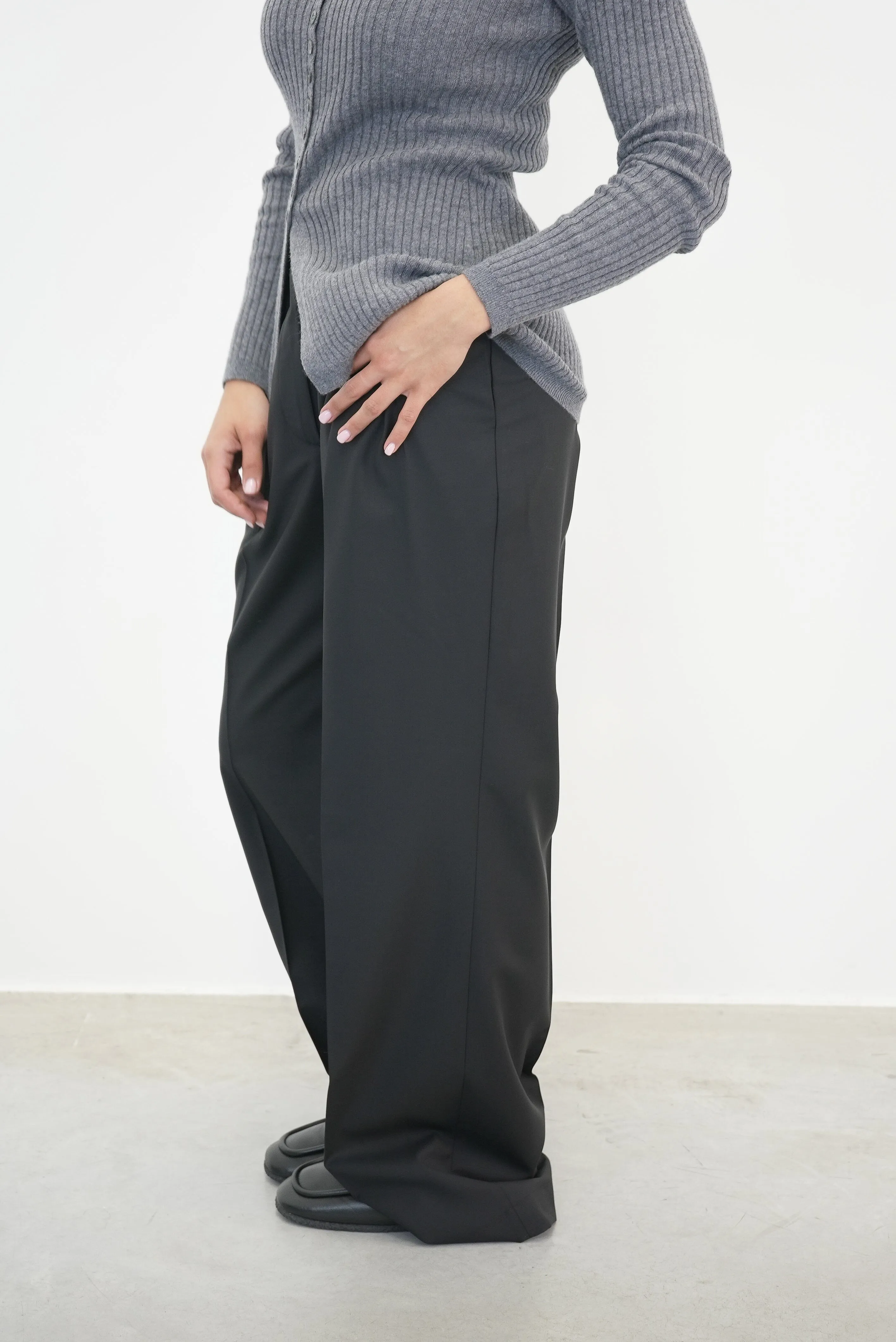 WIDE LEG DOUBLE PLEATED TROUSERS